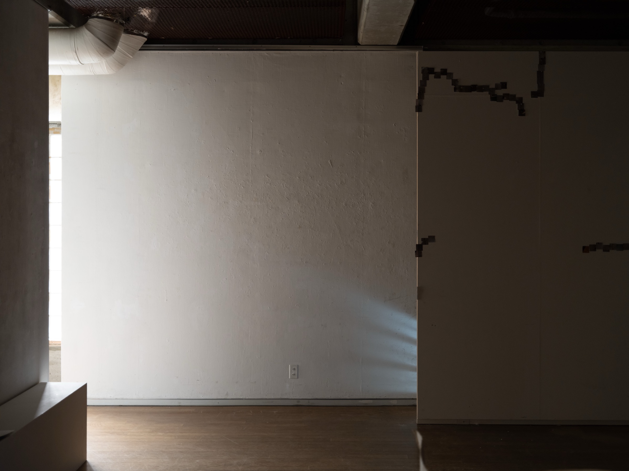 Ground-breaking & High-lighting — wall detail